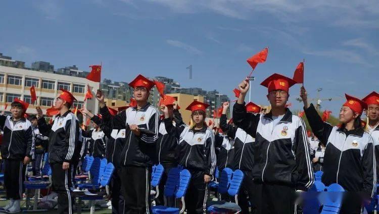探索吉鹿力问答社区,解答疑问尽在装整体厨房如何能不花冤枉钱并且最大程度的保证实用?